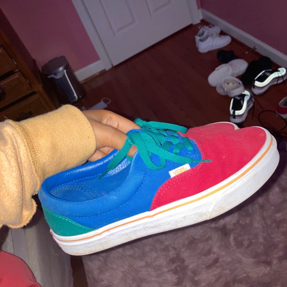 Colorful vans - Picture 3 of 4